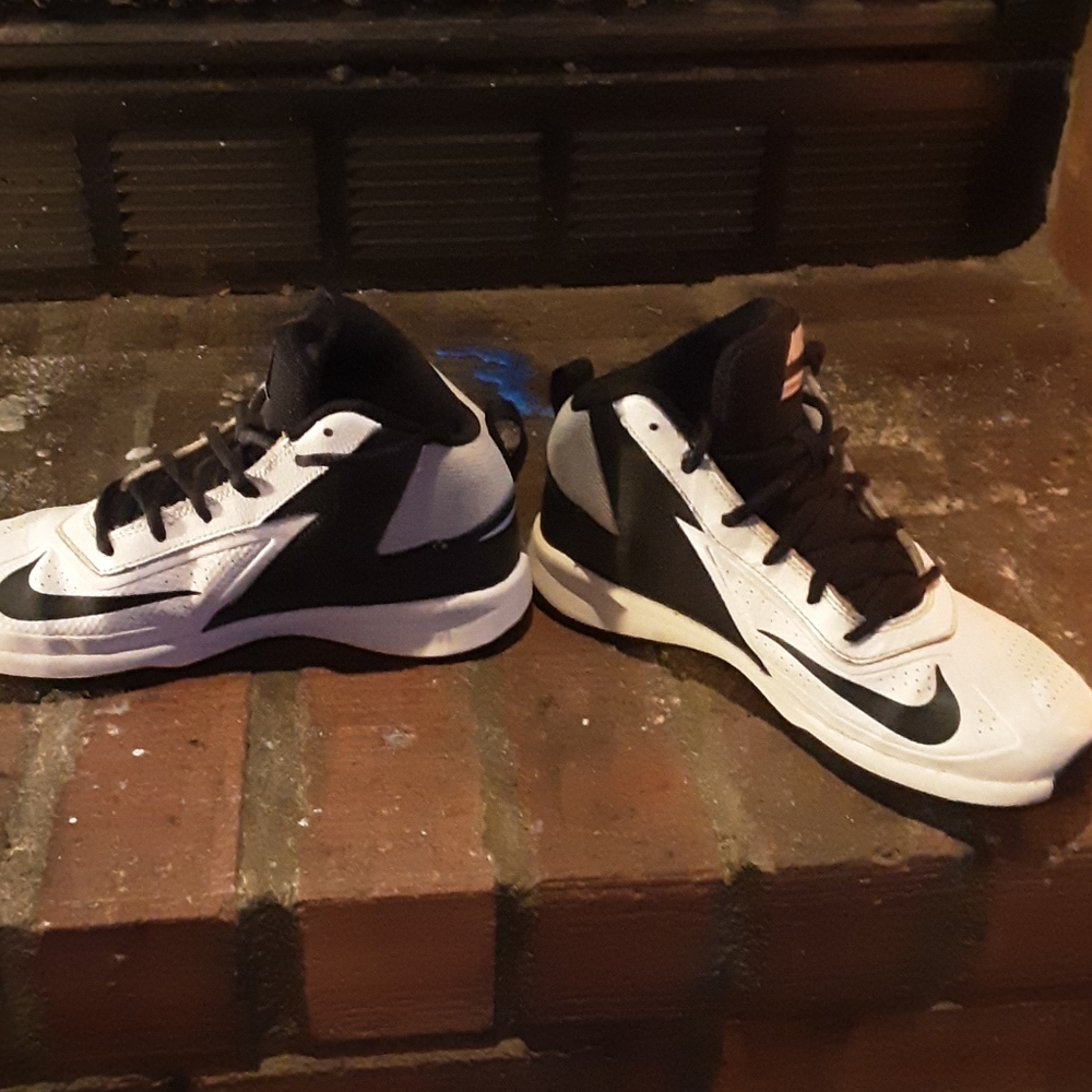 Nike - Picture 2 of 4